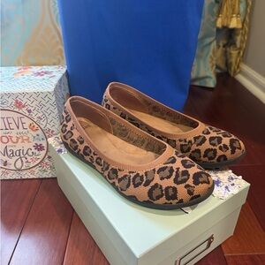 Earth Origins Ferris Knit Leopard Ballet Flats | Women's Size 9